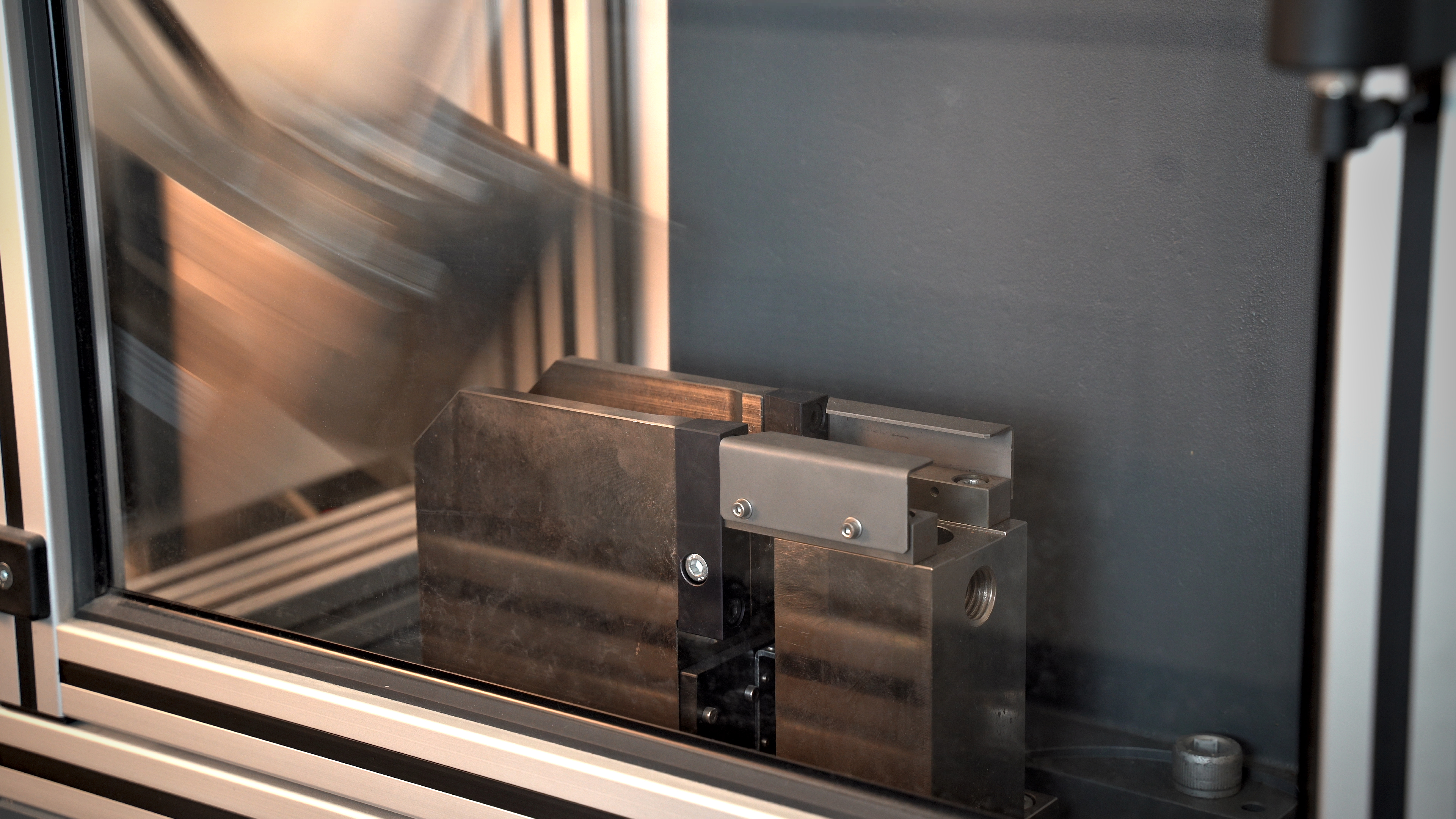 Der Kerbschlaghammer in Bewegung