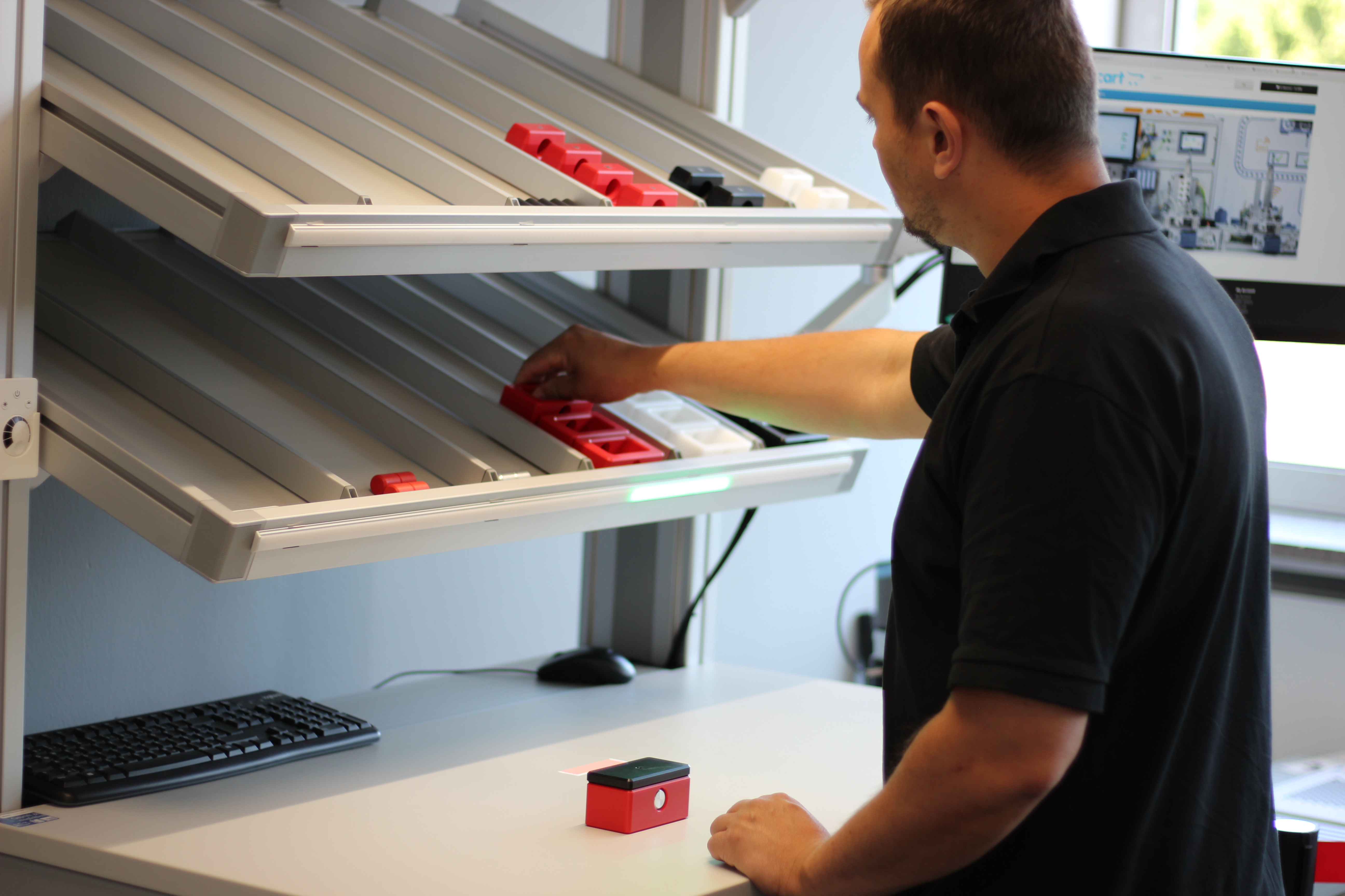 Digitaler Zwilling virtuelles Labor manuelle Montage